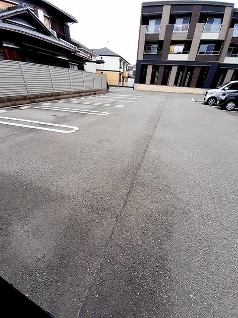 サンヒルズ・ラフォーレⅡ（301） 駐車場