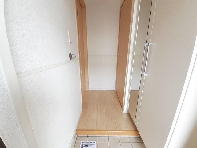 レクシオーレ（102） 玄関