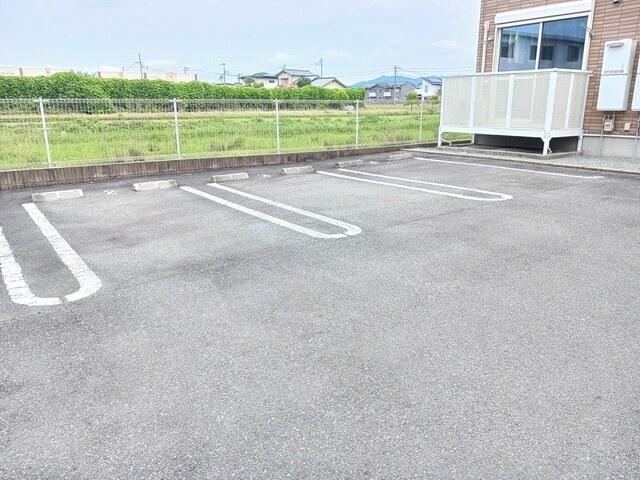 ボニート・ショコラⅠ（202） 駐車場