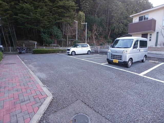 ライジングヒルズ（101） 駐車場