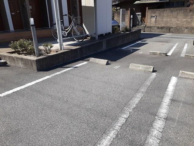 ラ・カンパネラ（102） 駐車場
