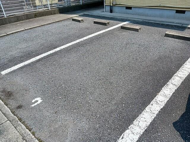 フラッツネオシティー（203） 駐車場