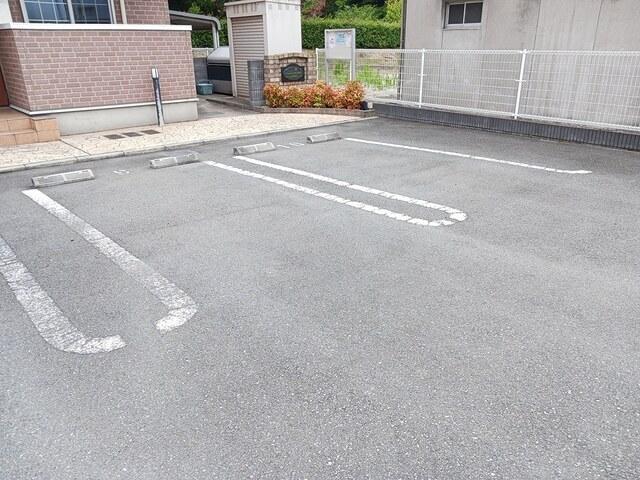 アンソレイエ飾磨　Ⅱ番館（105） 駐車場