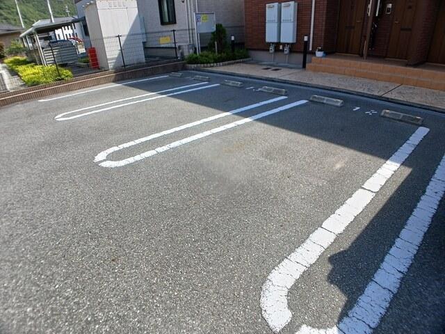 Ｄ・グロリアⅡ（103） 駐車場