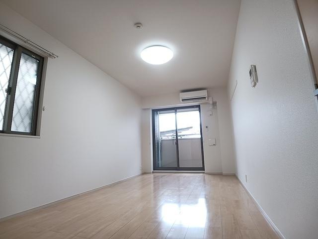 モデルノ　リヴァー（102） リビング