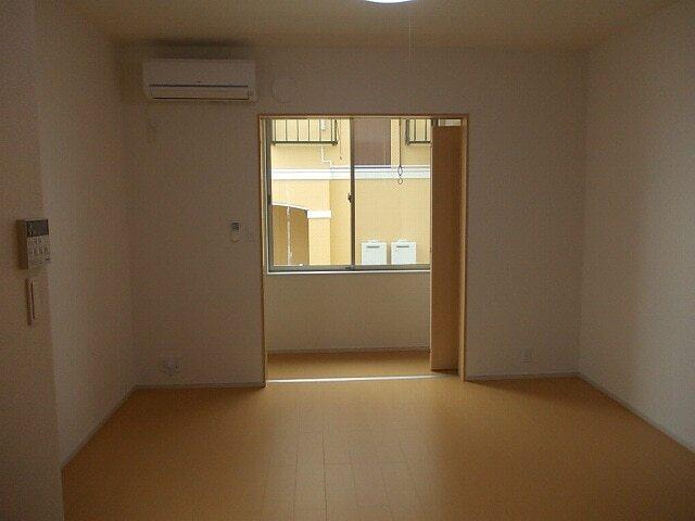 バーミィ　ガーデンⅠ（101） リビング