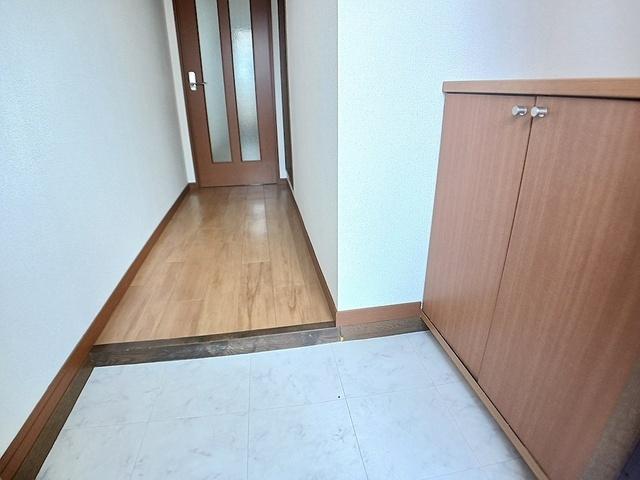 メゾンソレイユ（402） 玄関