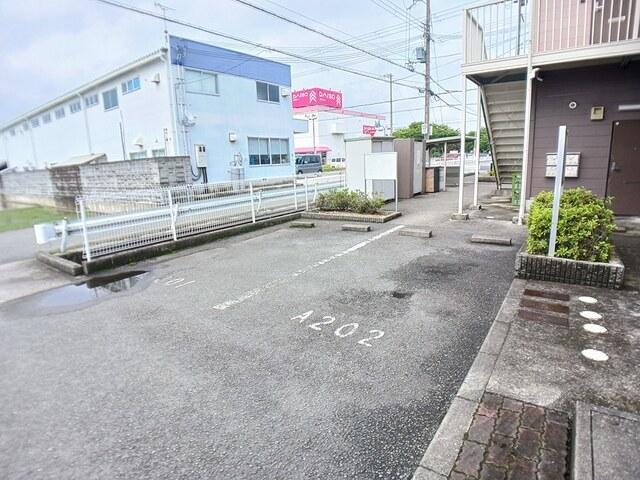 エステート垣内（201） 駐車場