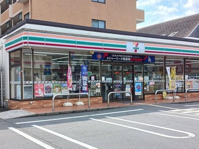 セブンイレブン：270m