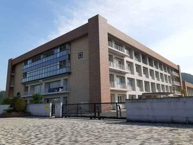 西脇南中学校：1051m