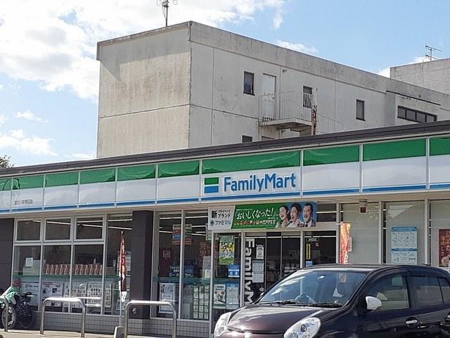 ファミリーマート：495m