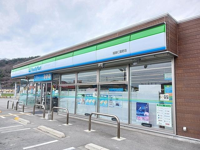 ファミリーマート：300m