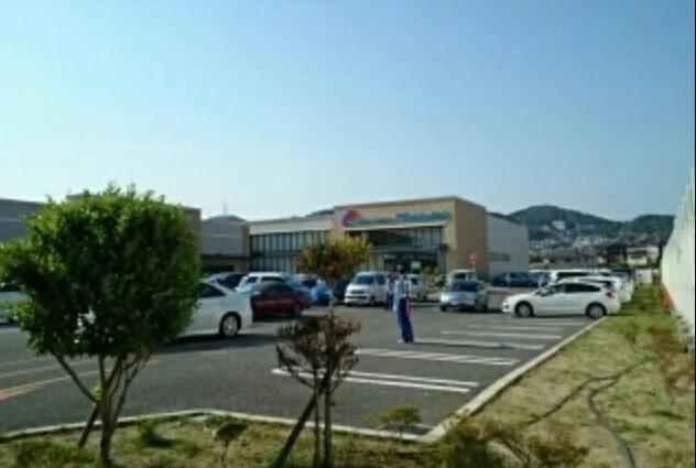 万代 南花屋敷店：300m
