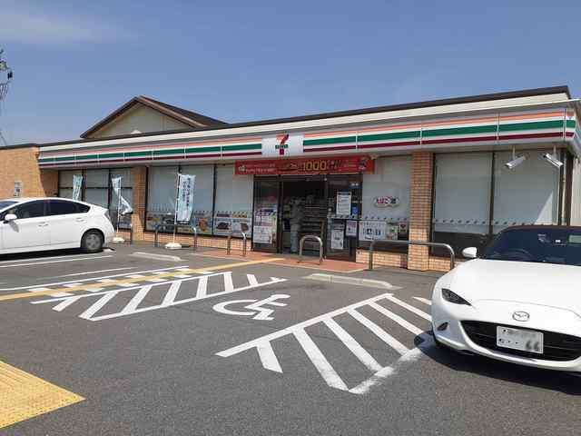セブンイレブン三木加佐店：176m