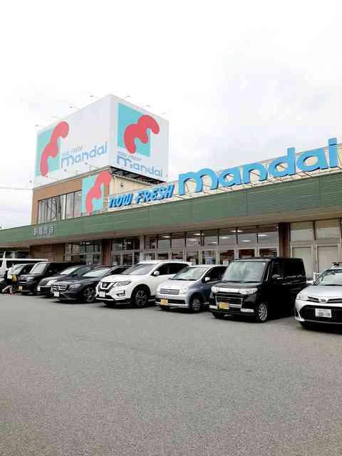 万代伊川谷店：650m