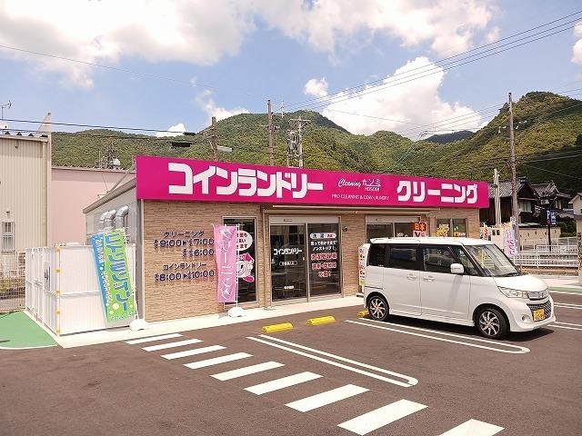 コインランドリー：1800m