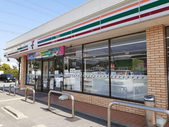 セブンイレブン：576m