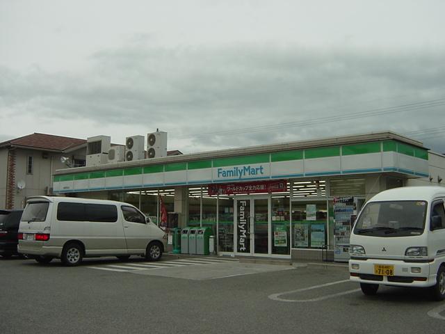 ファミリーマート：800m