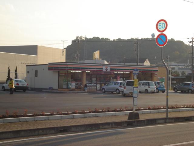 コンビニ：240m