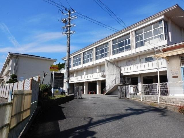 西脇市立桜丘小学校：350m
