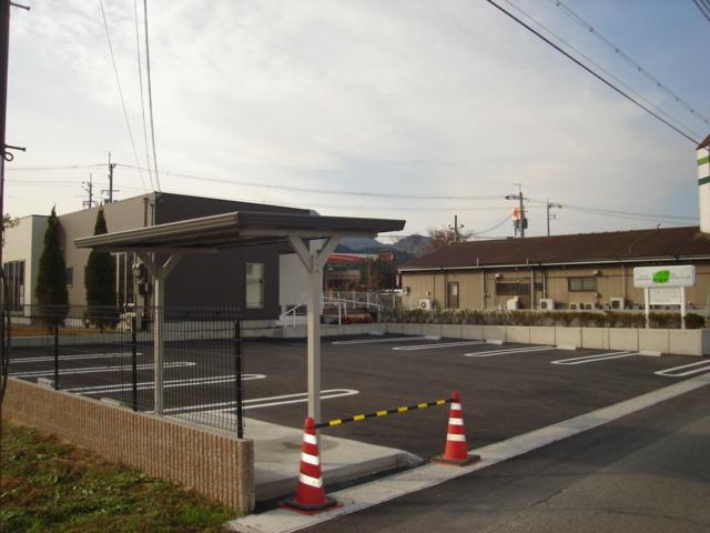 いさお接骨院：80m