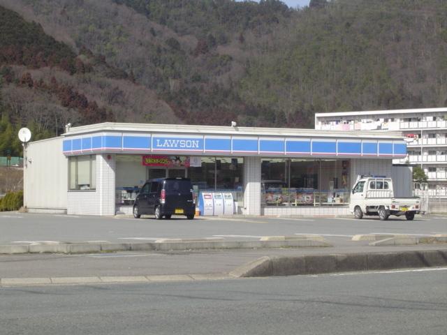 ローソン氷上町石生店：832m