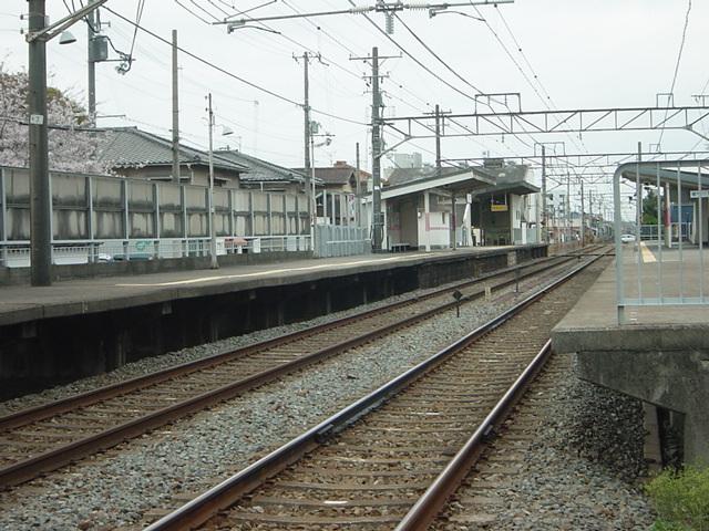 亀山駅：700m
