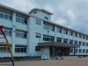 鶴居小学校：1100m