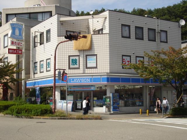 コンビニ：240m