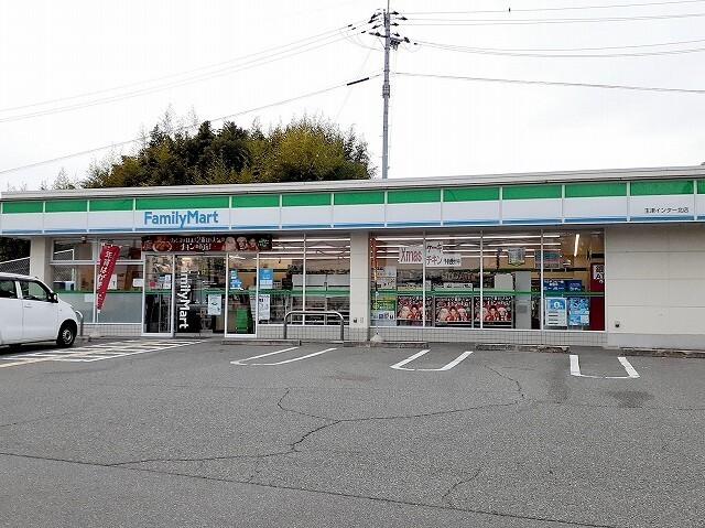 ファミリーマート玉津インター北：210m