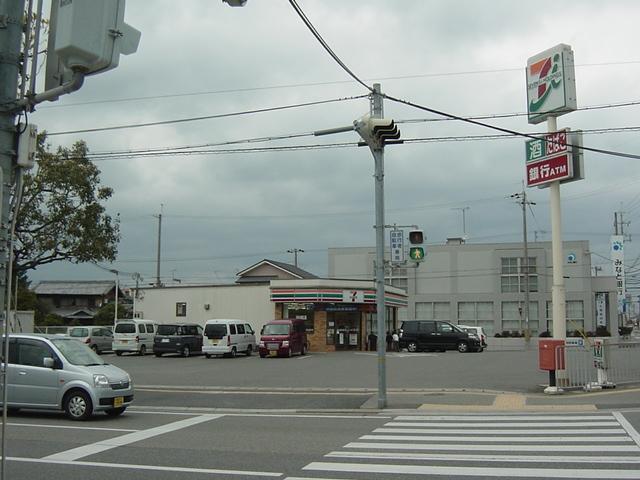 コンビニ：700m