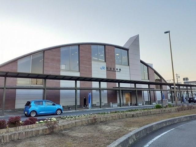 東加古川駅：700m