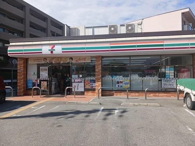 セブンイレブン：77m