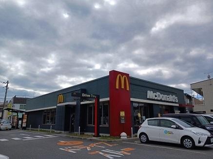マクドナルド：1700m