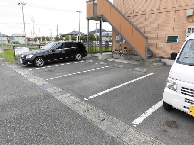 サントゥール ミディ（101） 駐車場