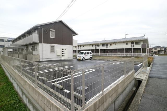 ルクプルFⅡ（103） 駐車場