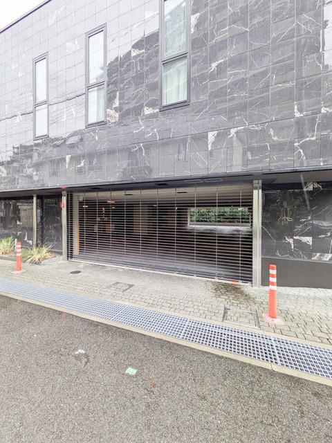 シー・クリサンス西岡本（407） 駐車場