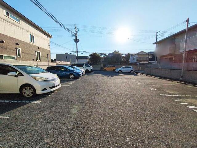 セジュール北八代　B棟（B101） 駐車場
