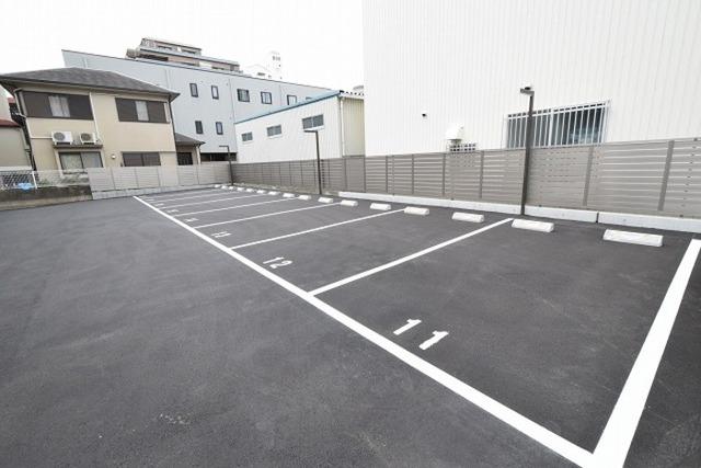 ナッツテラス神戸（403） 駐車場