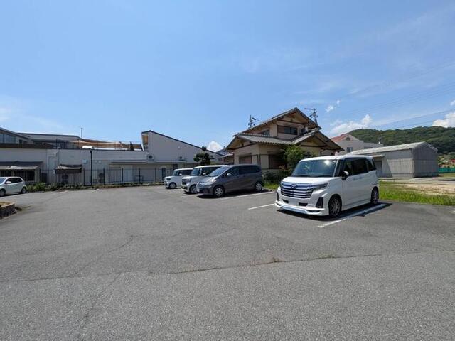 グランドゥール御津　Ｂ棟（101） 駐車場