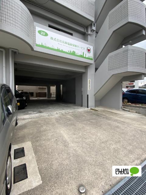 グラスホープビルディング 駐車場