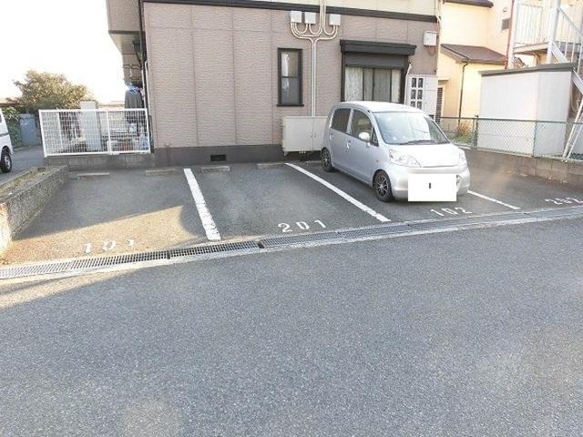 ユウハイツ・山崎（202） 駐車場