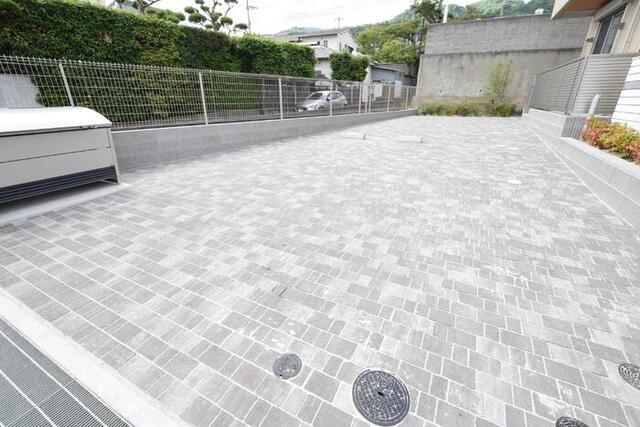 エレナ本山（101） 駐車場