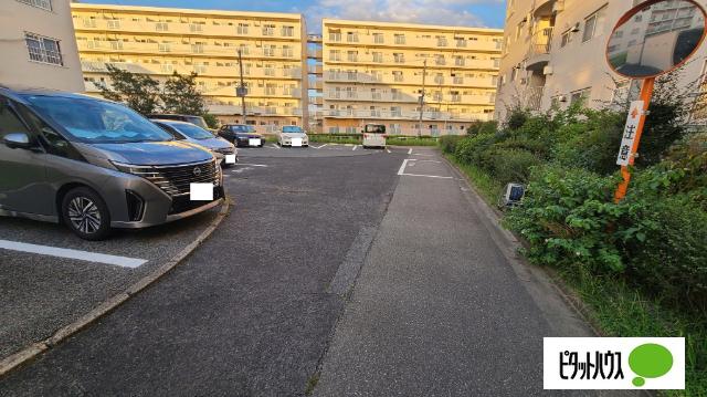 神陵台東住宅56号棟（404） 駐車場