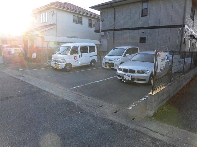 リバーサイドファミーユ（101） 駐車場