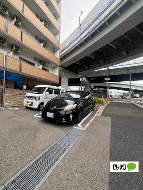 メルディアキューブ新長田（902） 駐車場