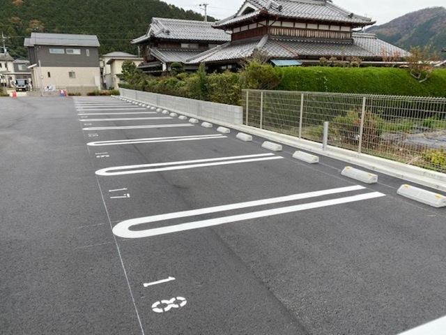 LIVIN'ON　EAST（205） 駐車場