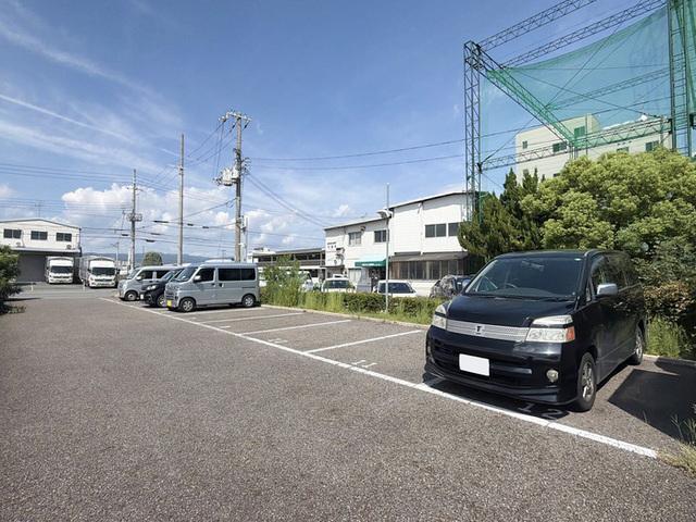 ヴァンソレイユ（203） 駐車場