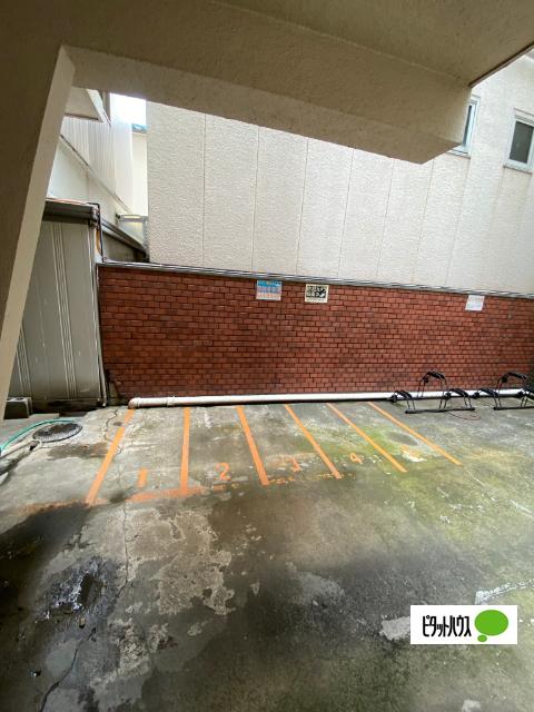 コーポ衣掛（406） 駐車場