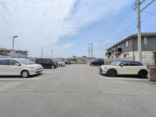 セジュール西土井（102） 駐車場